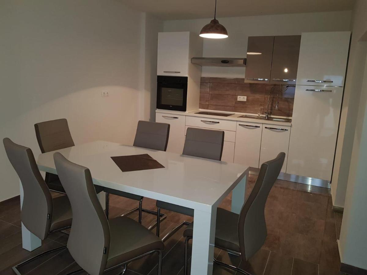 Apartman Davor Apartment *